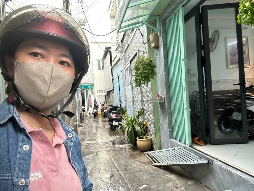 BÁN NHÀ 3 TẦNG- GẦN CHỢ 200 Đ.XÓM CHIẾU- THÔNG RA TÔN ĐẢN- TỌA LẠC Đ.ĐOÀN VĂN BƠ- GẦN KHU ẨM THỰC VĨNH KHÁNH- RA HOÀNG DIỆU- NGUYỄN TẤT THÀNH.