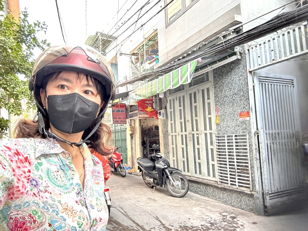 BÁN GẤP NHÀ Đ. ĐOÀN VĂN BƠ- CHỈ 2.4T- 100M RA MẶT TIỀN XE HƠI- GẦN CHỢ 200 Đ.XÓM CHIẾU - RA TÔN ĐẢN- 5P ĐẾN TRƯỜNG ĐẠI HỌC NGUYỄN TẤT THÀNH