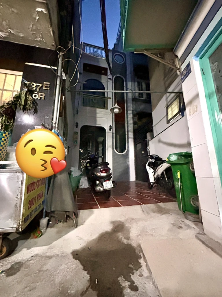 BÁN NHÀ MỚI- GẦN NGAY HẺM XE HƠI- Đ.ĐOÀN VĂN BƠ- LƯU THÔNG HOÀNG DIỆU- RA KHU ẨM THỰC VĨNH KHÁNH- TÔN ĐẢN- GẦN TRƯỜNG ĐH NGUYỄN TẤT THÀNH.
