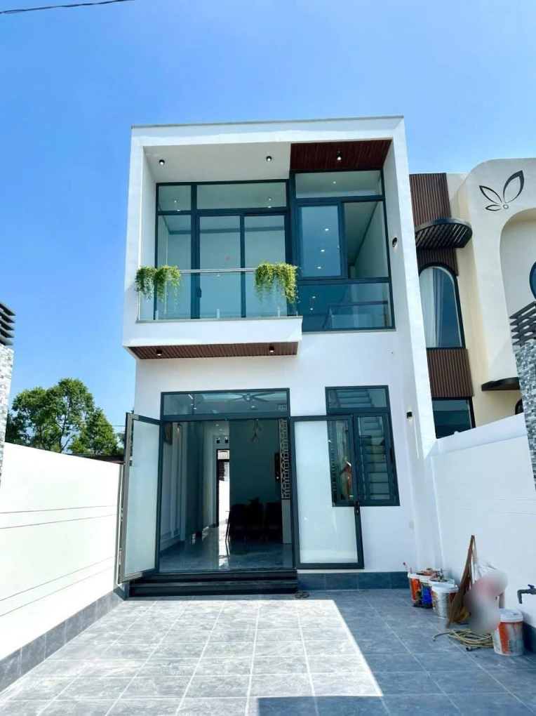 Nhà trệt lầu Thủ Dầu Một. Đường xe hơi thông.  3PN chỉ 2.49 tỷ.  Sổ Hồng Riêng