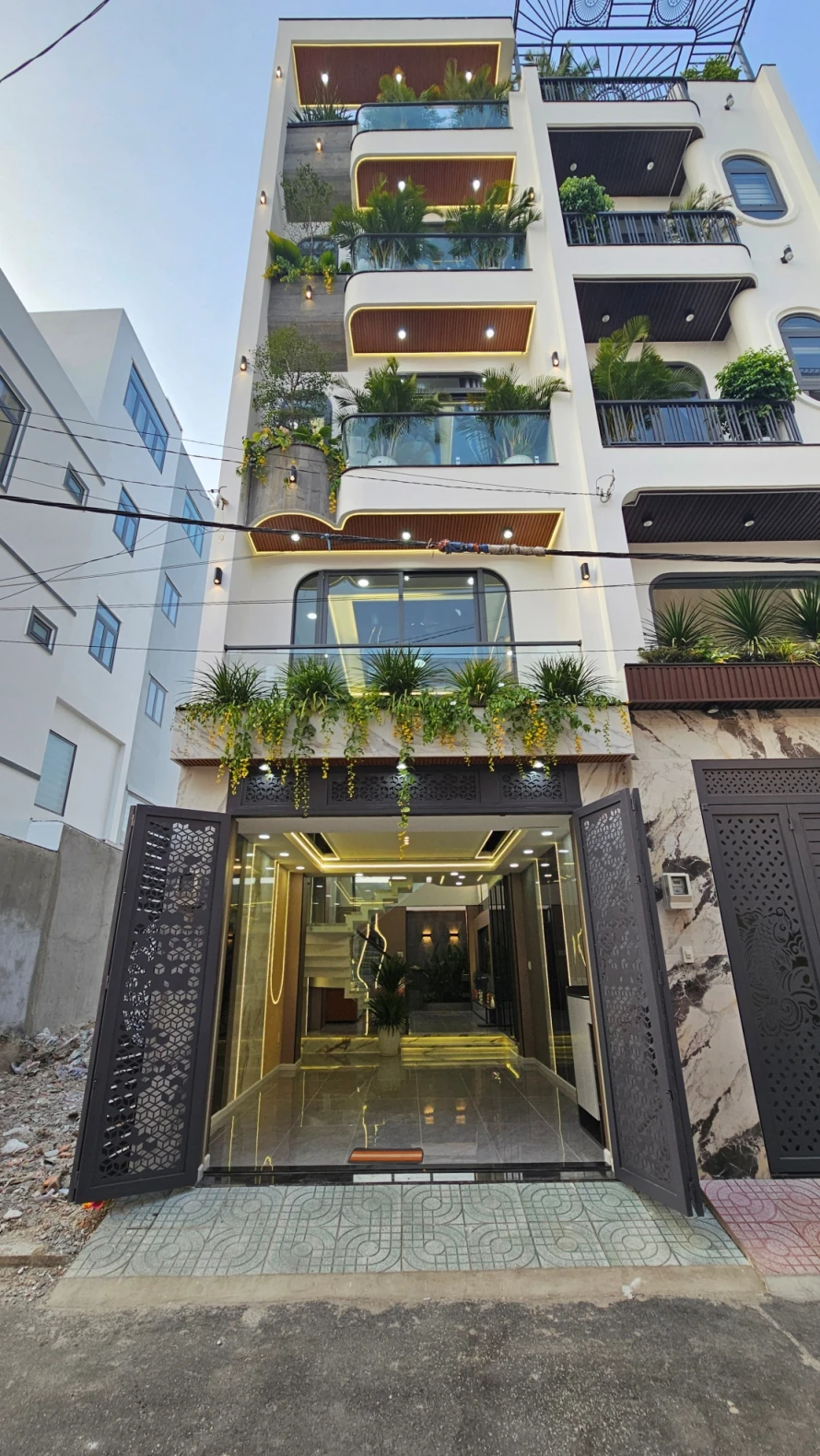 CHỦ NGỘP THỞ - GIẢM 300 TRIỆU BÁN GẤP NHÀ PHỐ 5 TẦNG TX25 QUẬN 12