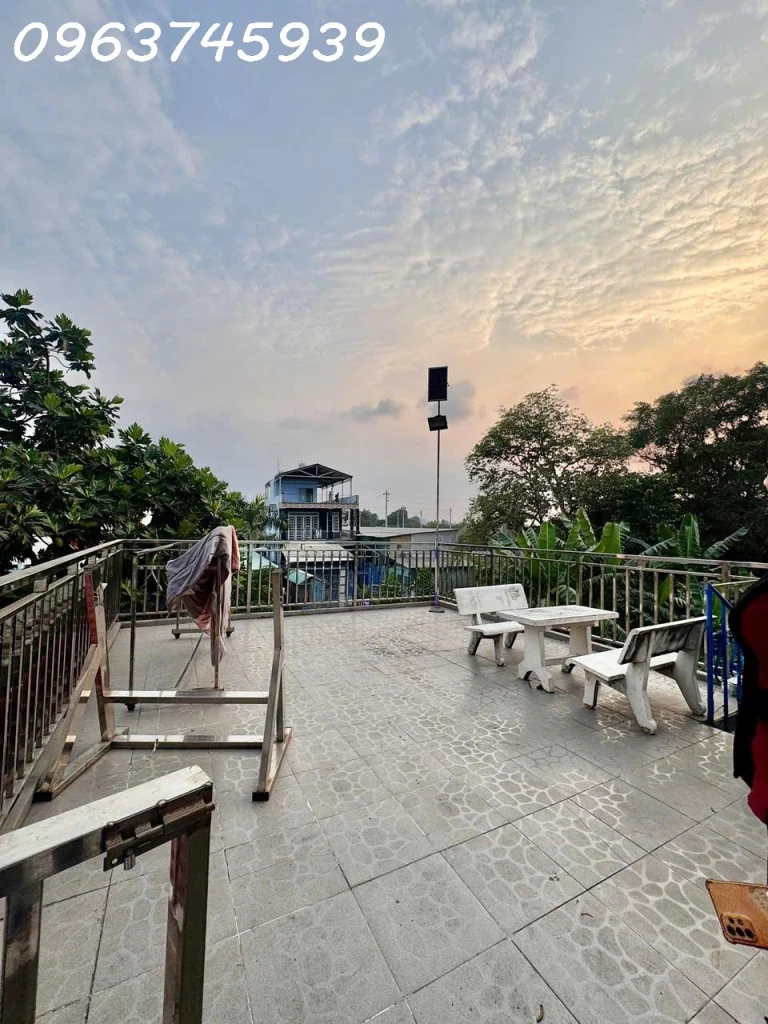 Nhà nội thất gỗ cao cấp, 114m2, 3 tầng, 8.25 tỷ, Hiệp Bình Phước