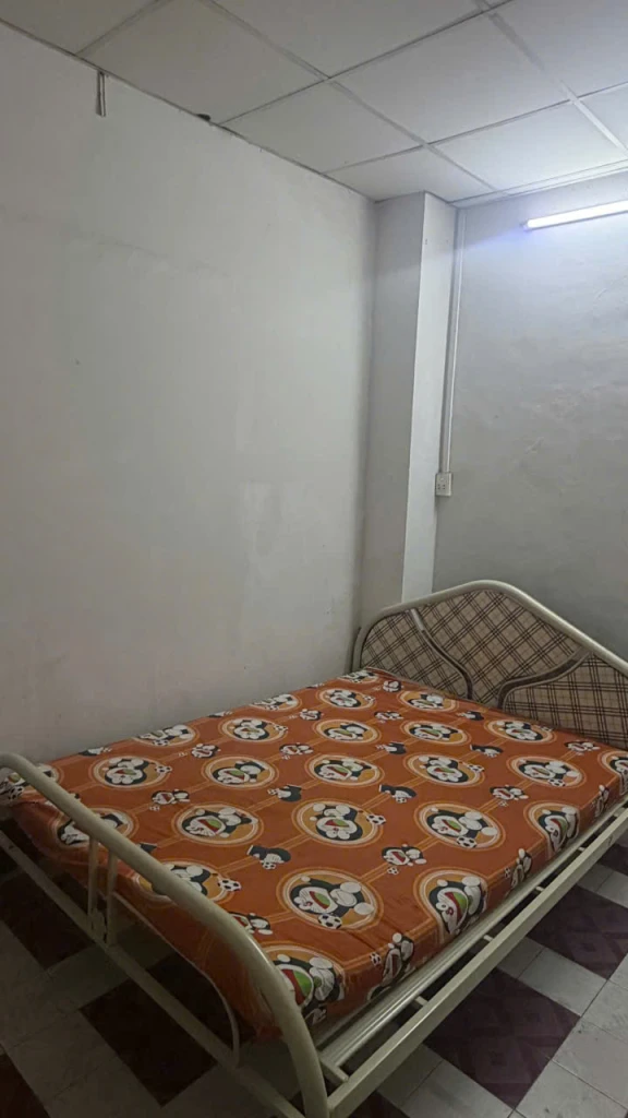 Cho Thuê Phòng ở mặt tiền đường hồng bàng 819  phường bình tây. tphcm(  lúc trước là phường 9 quận 6)