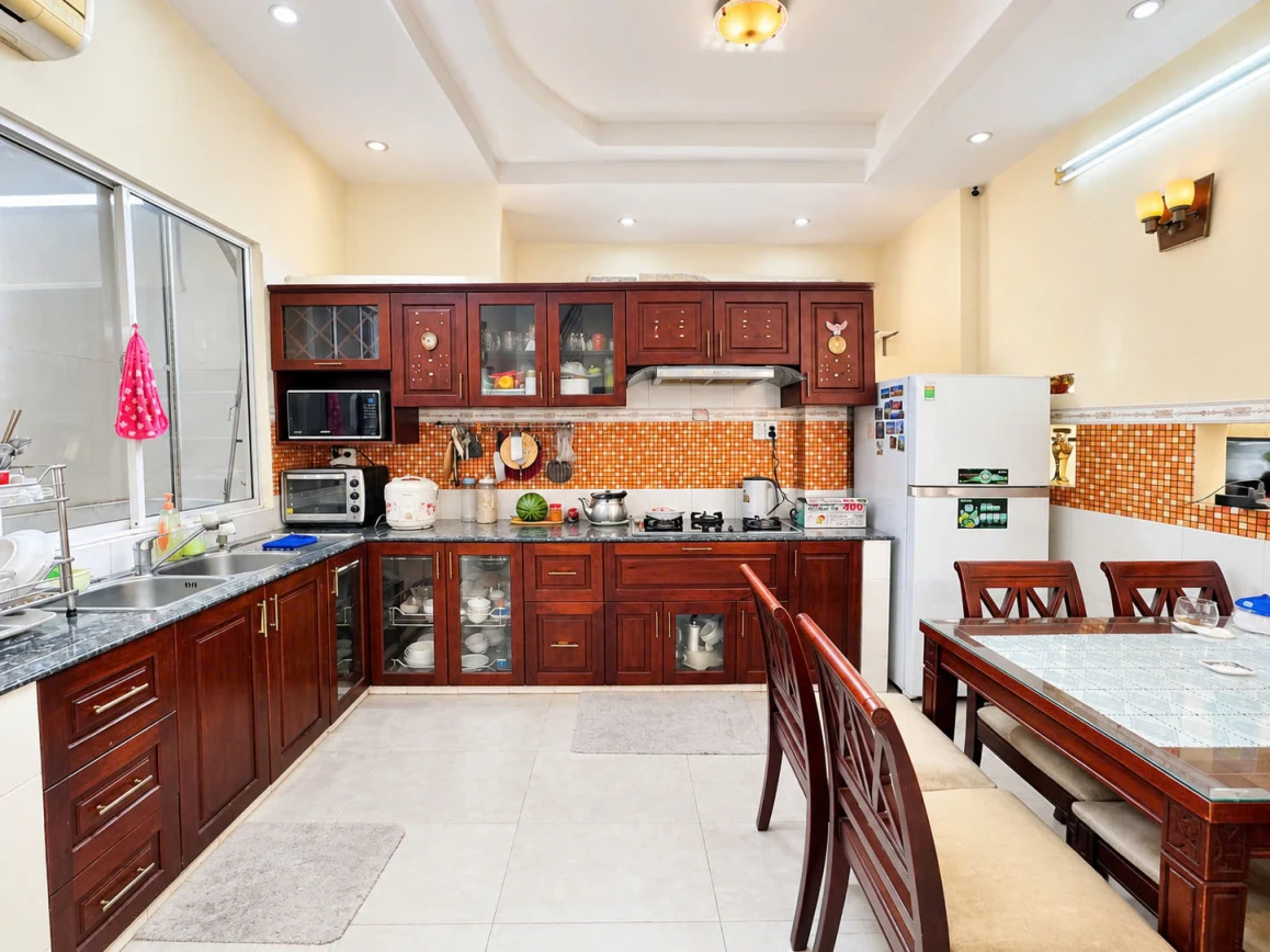 Sát ĐH Văn Lang -  Dương Quảng Hàm - 115M² - Ngang 6.6M - 4 Tầng - Hẻm Xe Hơi Thông - Chỉ 11T+
