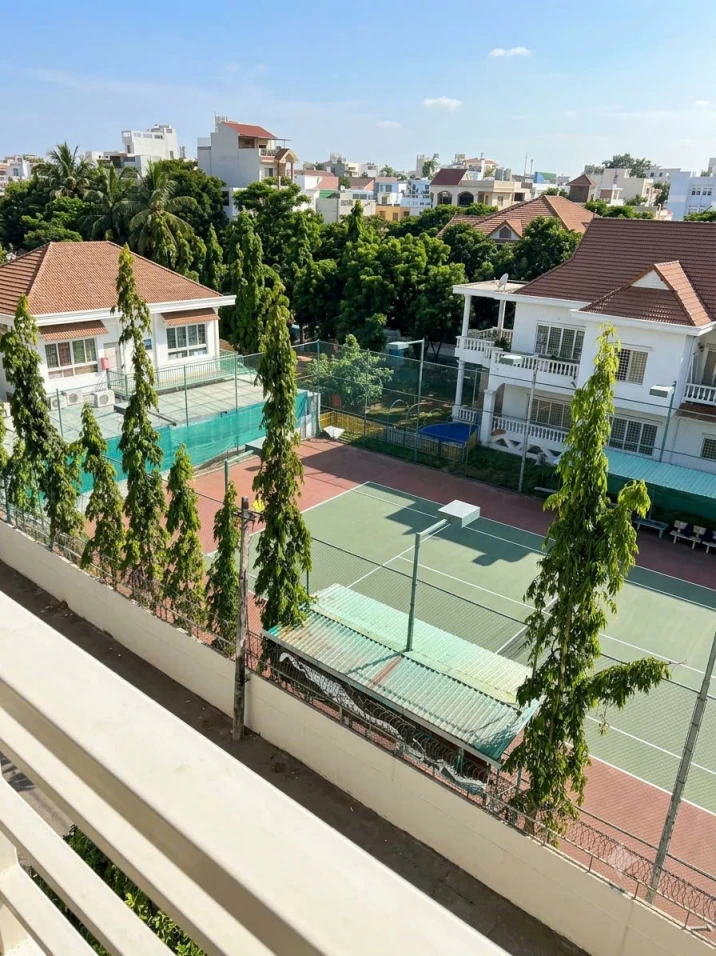 Ngộp bank Gấp B.án - Hẻm Xe Tải 8m Thông - 72m2- 4 tầng - Gần ĐH CN4 - Chỉ 9T+