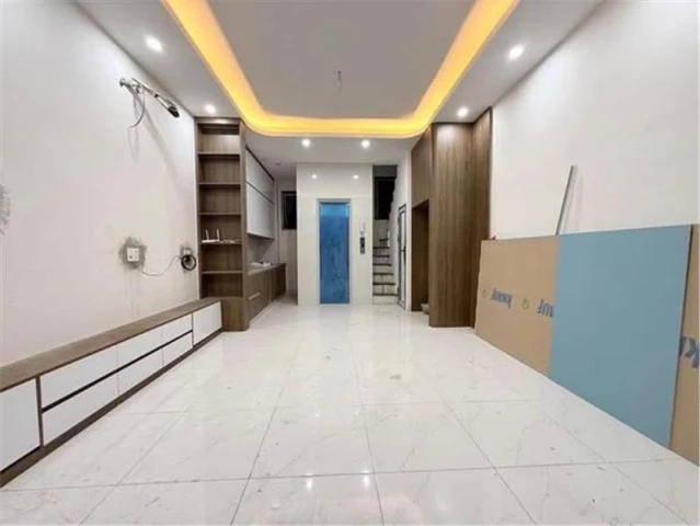 NHÀ RA Ô TÔ TRÁNH – 30M RA MẶT PHỐ GIẢI PHÓNG – 5 TẦNG THANG MÁY