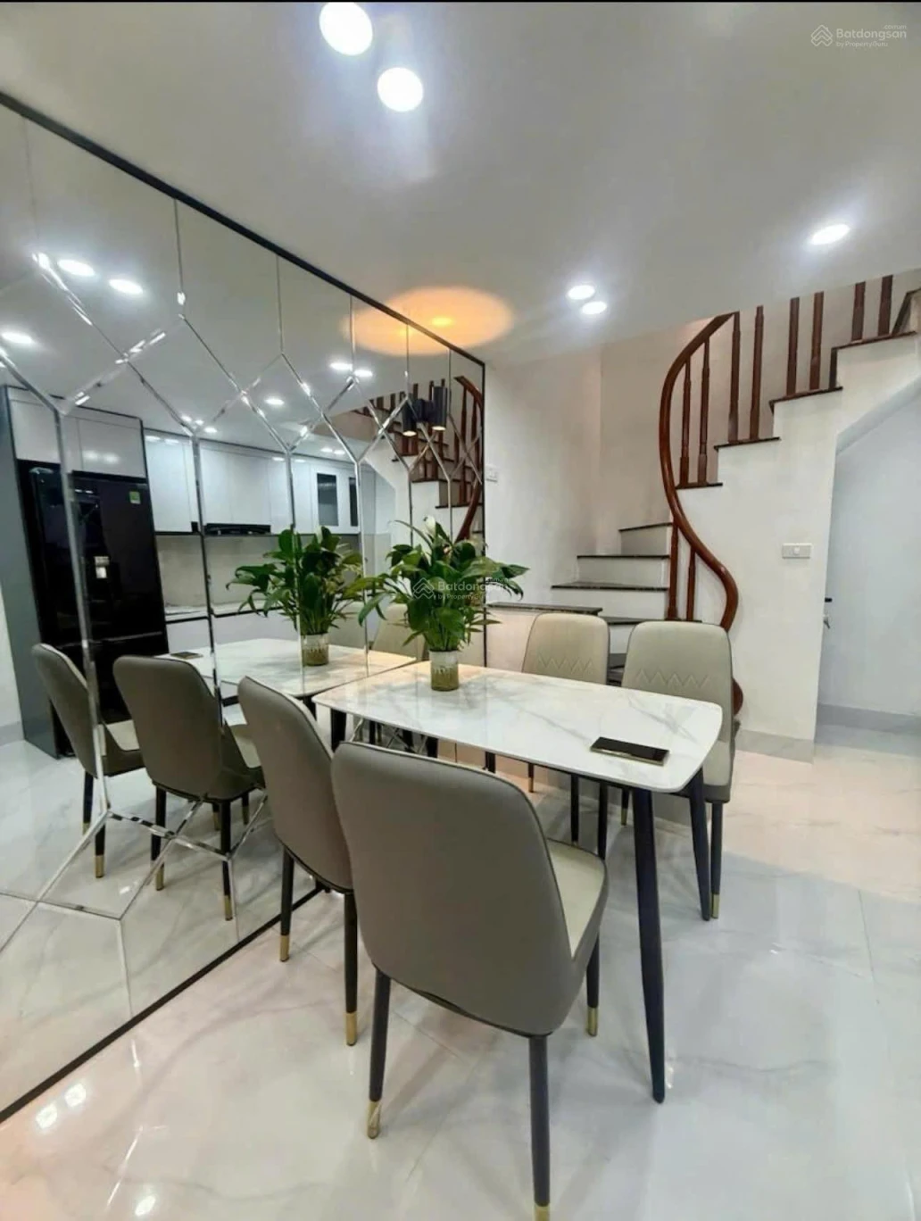 Cần bán gấp khu VIP Ba Đình 55m 5 tầng - mặt tiền 4,7m, giá 26,5 tỷ( có thương lượng)