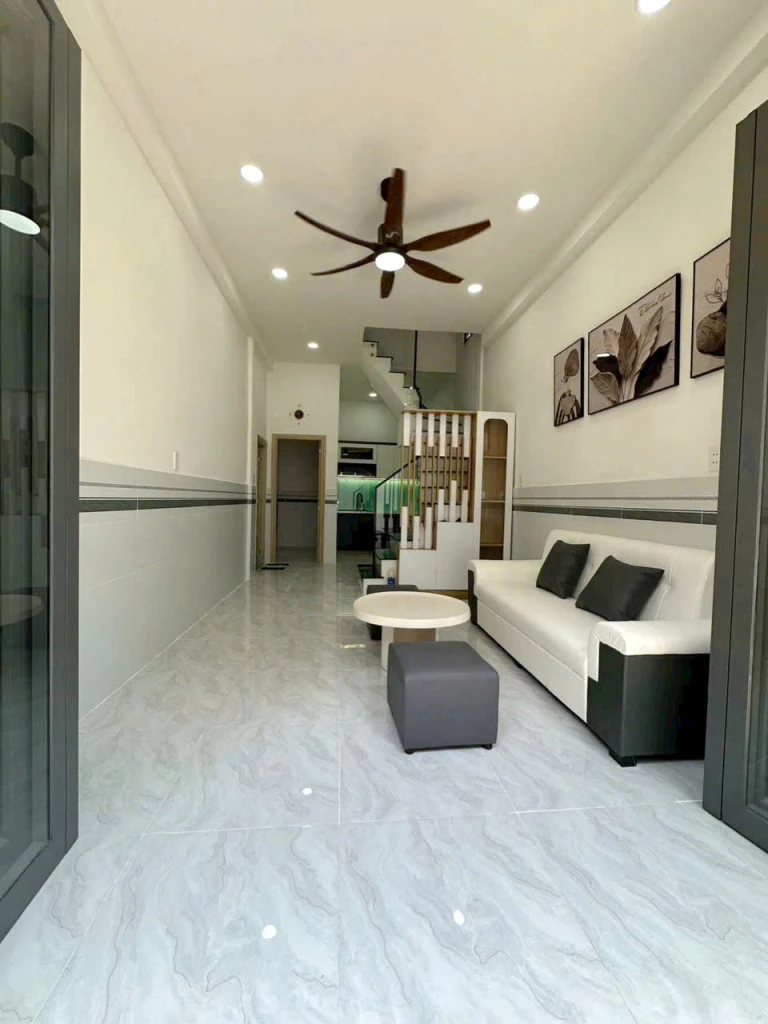 Nhà mới hoàn thiện Căn góc 3 mặt tiền, nở hậu - hẻm thông Hưng Phú. Giá 4,25 tỷ TL ít