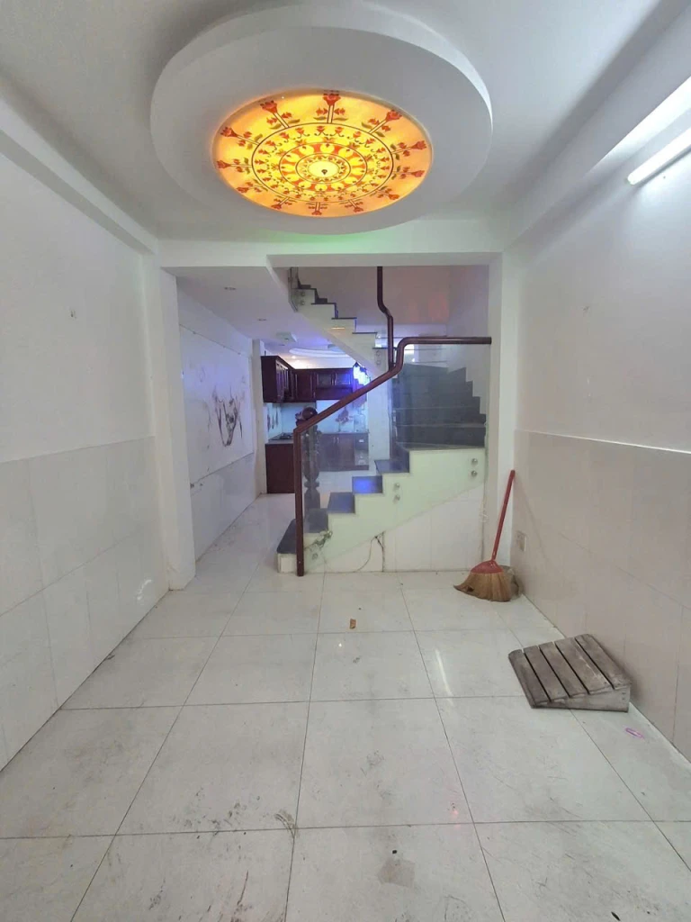 Gấp bán nhà CMT8- Quận 10 - 5 tâng - 7PN - 39m2 - Giá 7.8 tỷ