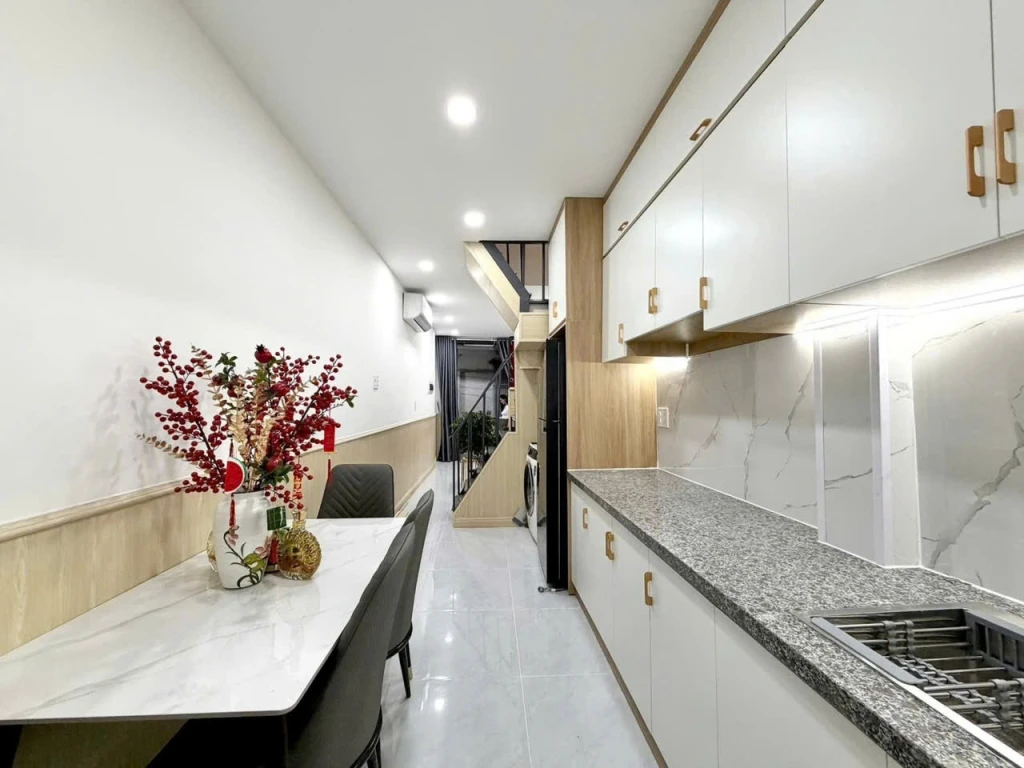 Sát mặt tiền - Nguyễn Thượng Hiền - Quận 3 - 3 tầng - 25m2 - 5,2 tỷ