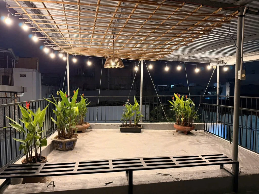 Cần bán nhà 3 tầng 3 mê sân thượng chill, 3 mặt kiệt sau lưng MT  Huỳnh Ngọc Huệ