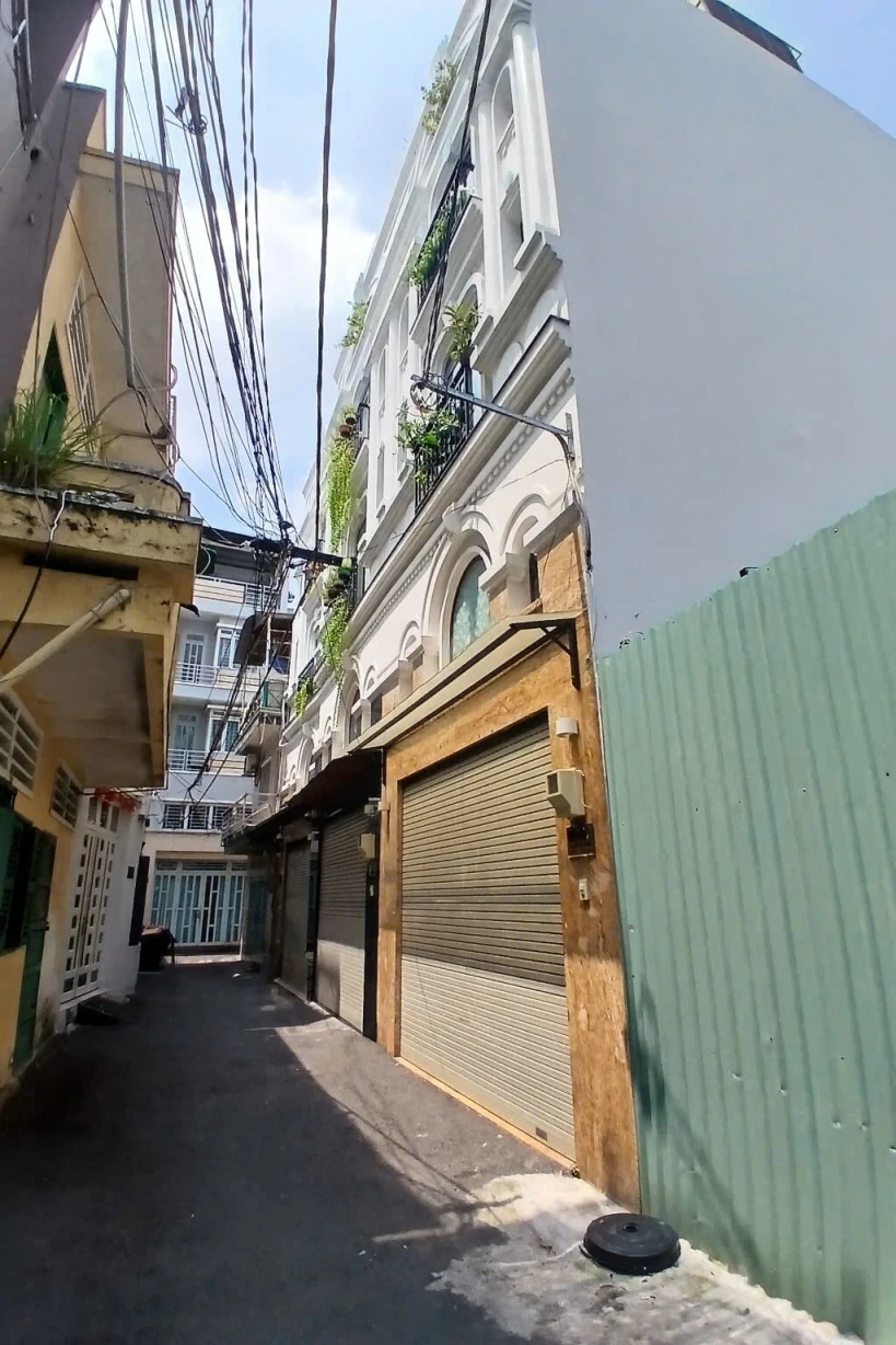 BÁN NHÀ 3 TẦNG HẺM XE HƠI HOÀNG HOA THÁM – GẦN CHỢ CÂY QUÉO – NGANG 8M – NHỈNH 10 TỶ
