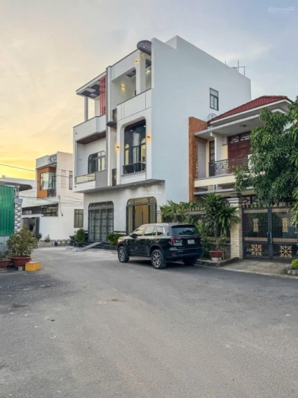 Nhà ngang 5.3m hiếm khu Phước Bình - DT lớn 95m2 - 4 phòng ngủ rộng