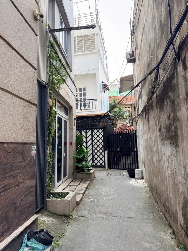 18/8B nhieu tứ phường 7 phú nhuận 3 lầu 4.8 tỉ