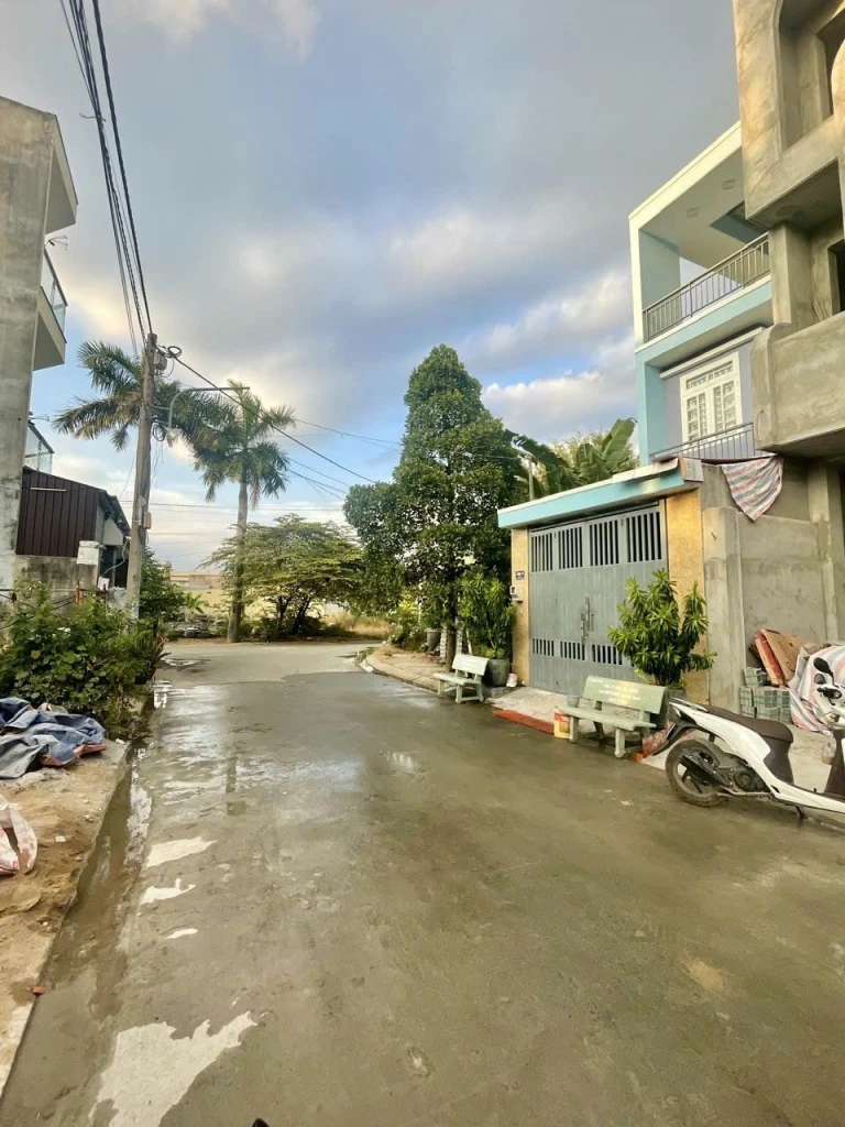 BÁN ĐẤT KHU PHÂN LÔ PHƯỜNG LONG BÌNH QUẬN 9 - SÁT VINHOMES GRAND PARK - CÁCH VÀNH ĐAI 3 CHỈ 200M - GIÁ 4 TỶ