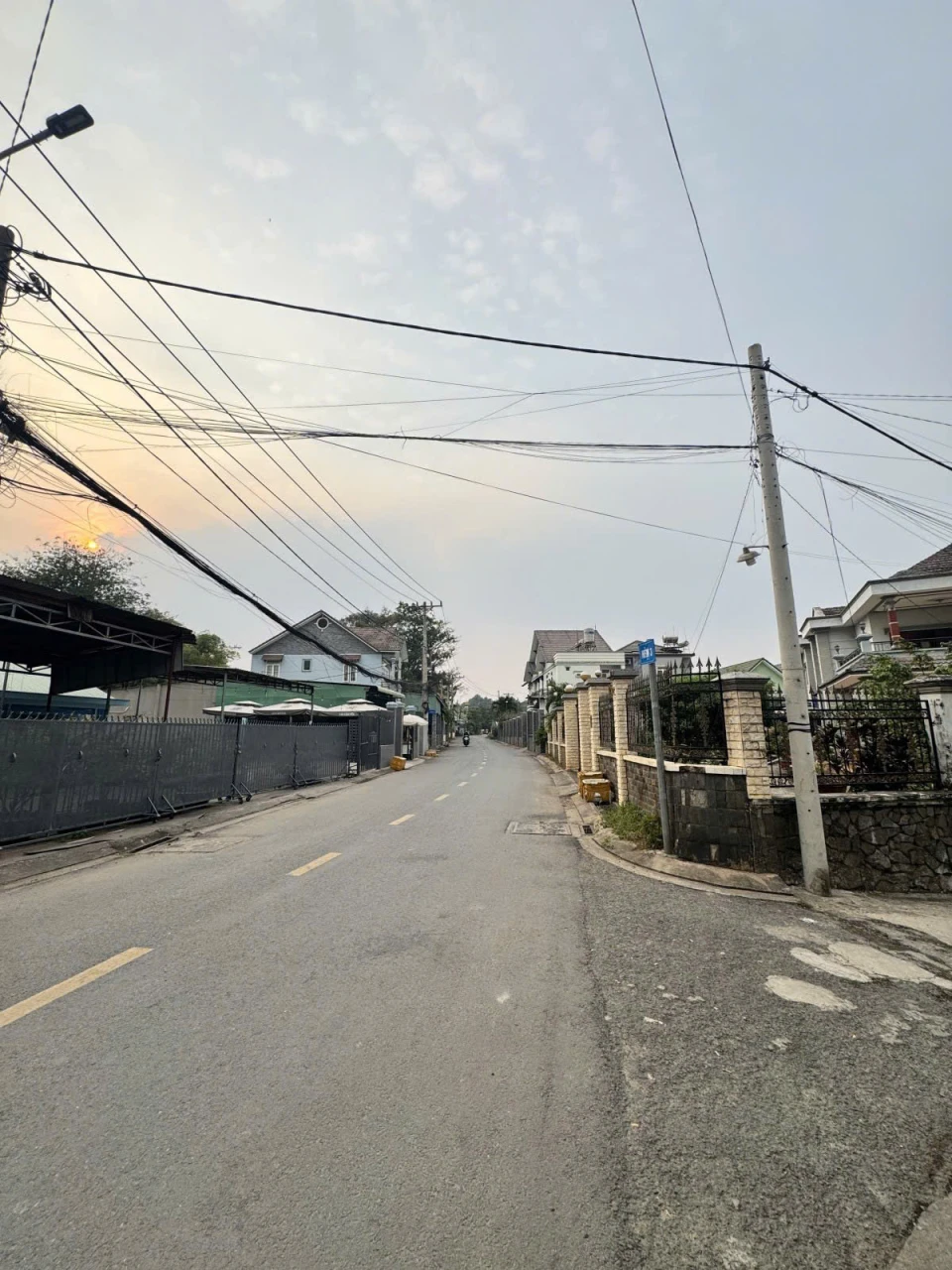 BÁN NHÀ MẶT TIỀN SÁT NGUYỄN XIỂN QUẬN 9 GIÁ RẺ - VIEW HỒ MÁT MẺ - CẠNH TRẠM METRO - CHỈ 3.8 TỶ