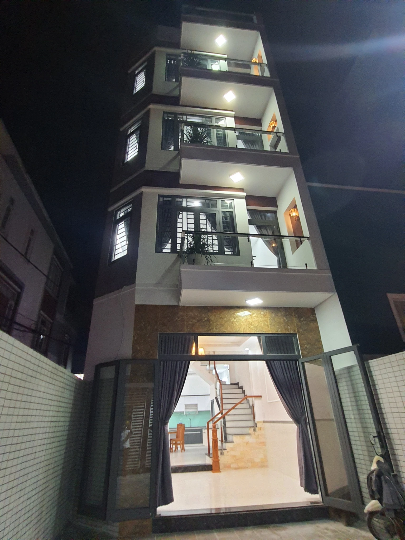 Bán nhà góc hai mặt tiền đường 11 Trường Thọ Thủ Đức TPHCM,LH 0909428959