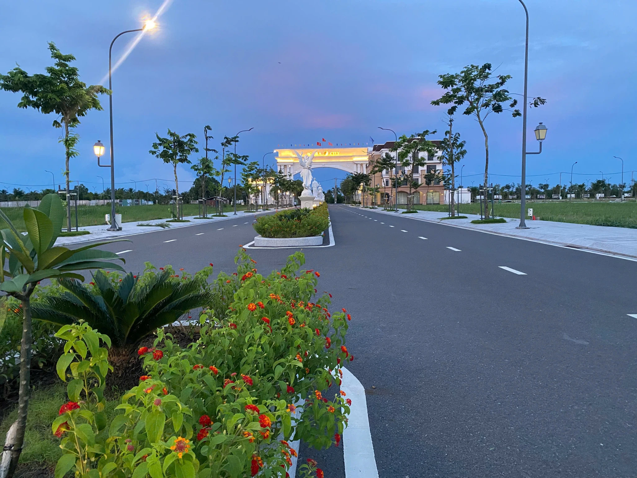 ĐẤT NỀN 6X18 NGAY MẶT TIỀN DT 818, ĐÃ CÓ SỔ