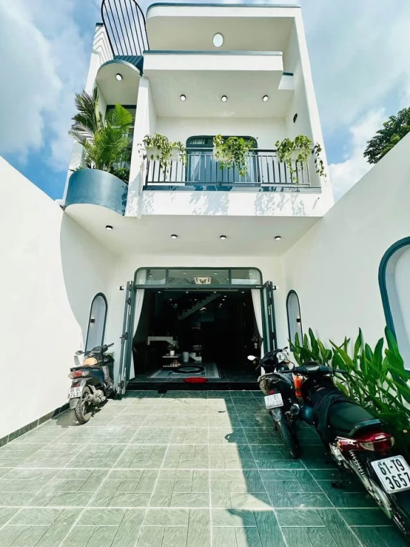 Cần bán gấp nhà 1 trệt 1 lầu giá rẻ 120m2 - sổ hồng riêng, thổ cư tự do ngay Trung tâm Thủ Dầu Một