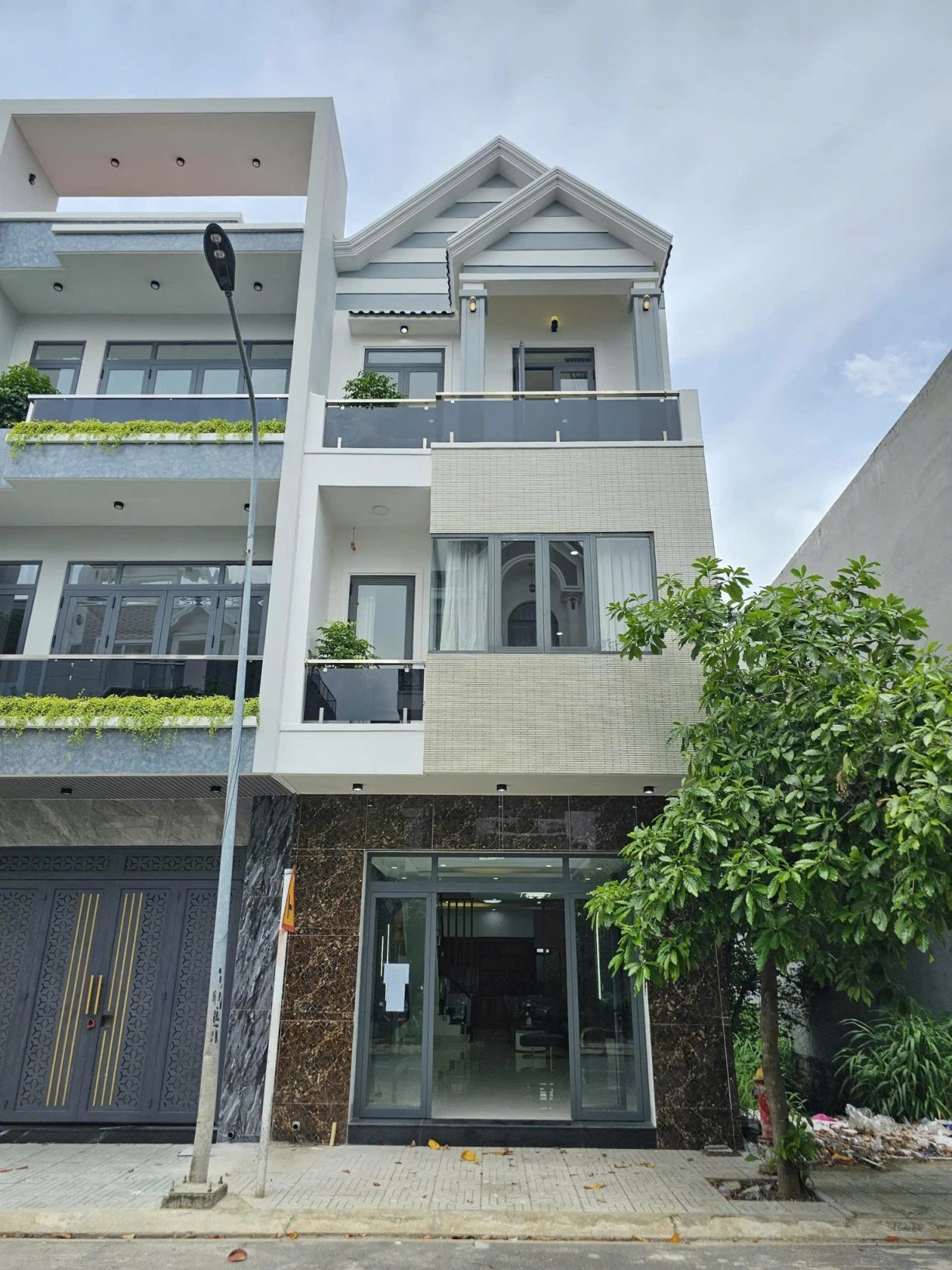 CHỈ VỚI 2,6 TỶ SỞ HỮU NGAY NHÀ MẶT PHỐ 1 TRỆT 2 LẦU TẠI TRUNG TÂM THỦ DẦU MỘT - BÌNH DƯƠNG