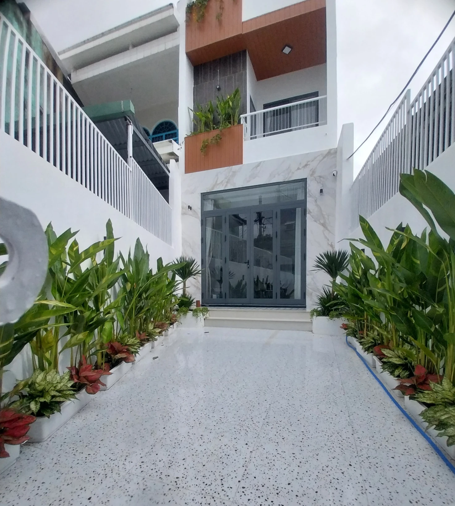 NHÀ 3 TẦNG MỚI KIỆT Ô TÔ - FULL NỘI THẤT