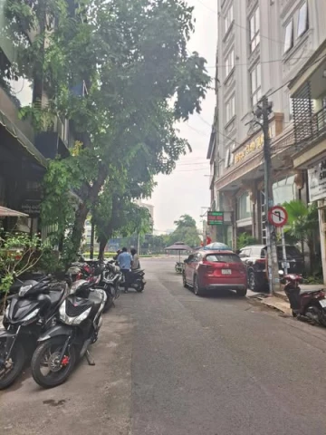 MẶT TIỀN ĐƯỜNG HOA - 48M2 - KINH DOANH ĐA NGÀNH - 5 TẦNG - GIÁ 18  TL TỐT