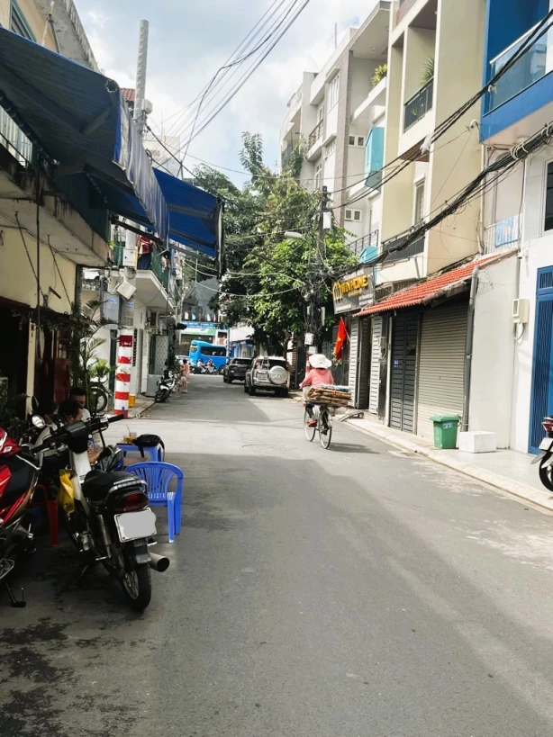 MẶT TIỀN HẺM XE TẢI THÔNG CỘNG HOÀ, 3 tỷ 05 NGAY GA T3