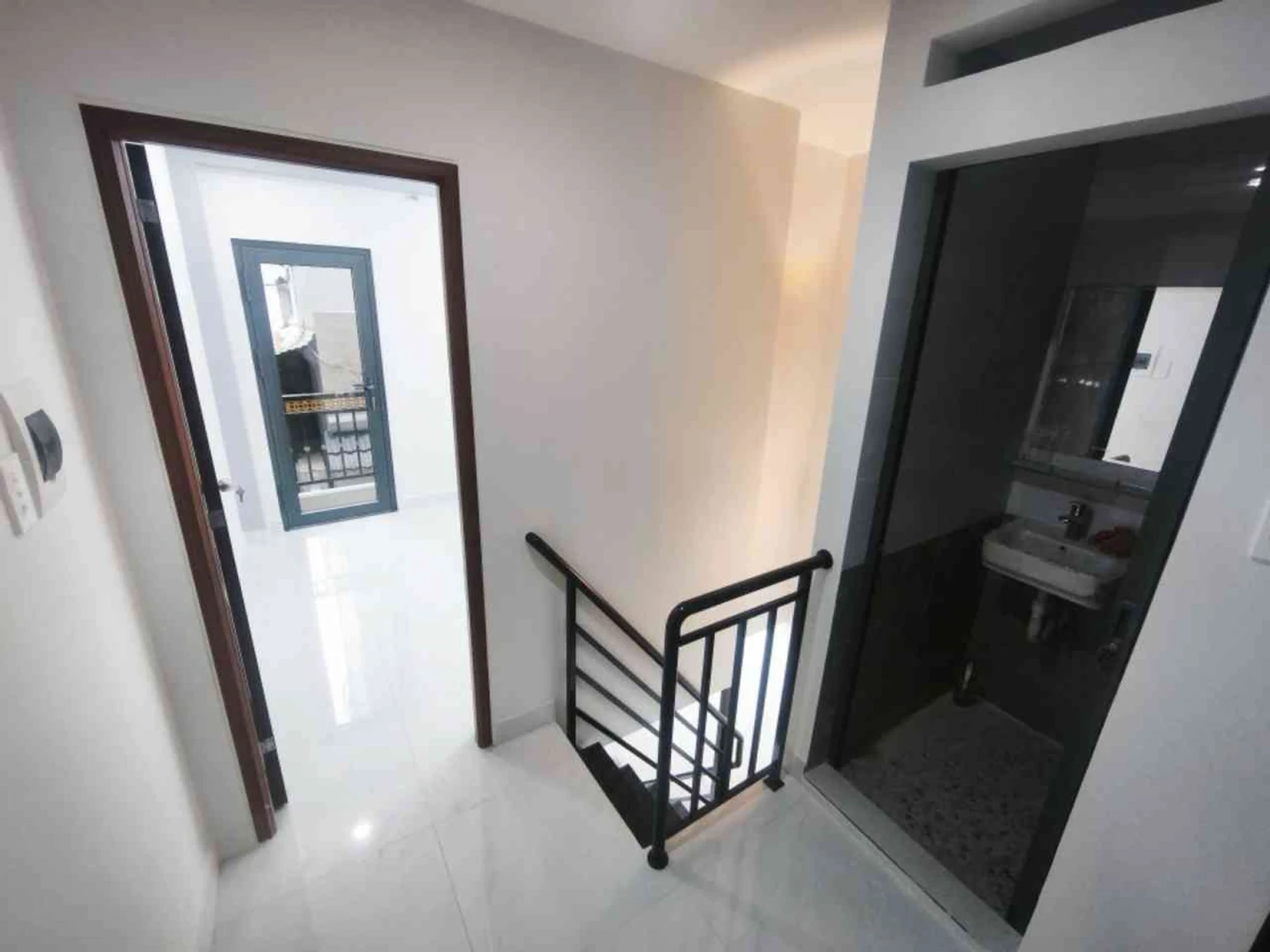 NHÀ MỚI 3 TẦNG LẠC LONG QUÂN, 2PN, NHỈNH 3 TỶ