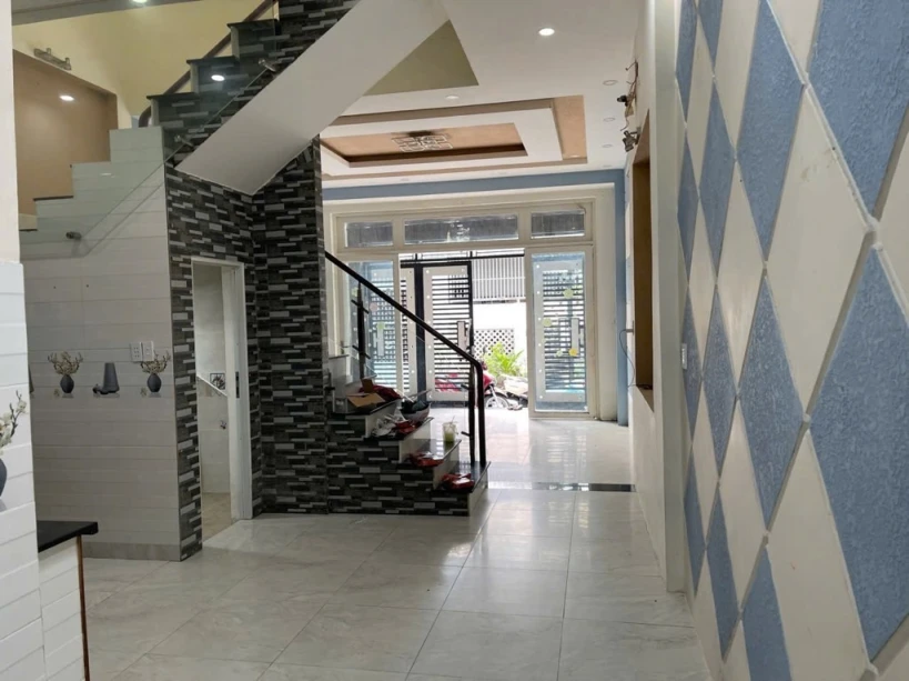 NHÀ 3 TẦNG Ở NGAY CHỢ LINH XUÂN KHU VỰC THUẬN TIỆN 60M2 NGANG KHỦNG 5M . HẺM XE HƠI THÔNG TỨ TUNG NHÀ 3 TẦNG Ở NGAY CHỢ LINH XUÂN KHU VỰC THUẬN TIỆN 60M2 NGANG KHỦNG 5M . HẺM XE HƠI THÔNG TỨ TUNG