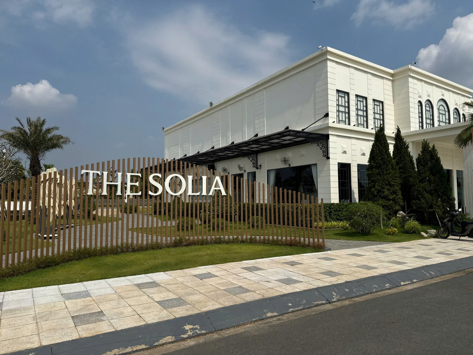 HIẾM CÓ KHÓ TÌM - DUY NHẤT  ĐẤT NỀN SẴN SỔ - ĐƯỜNG 20M -  ĐT830 - TIỆN ÍCH ĐẦY ĐỦ - TÂY SÀI GÒN