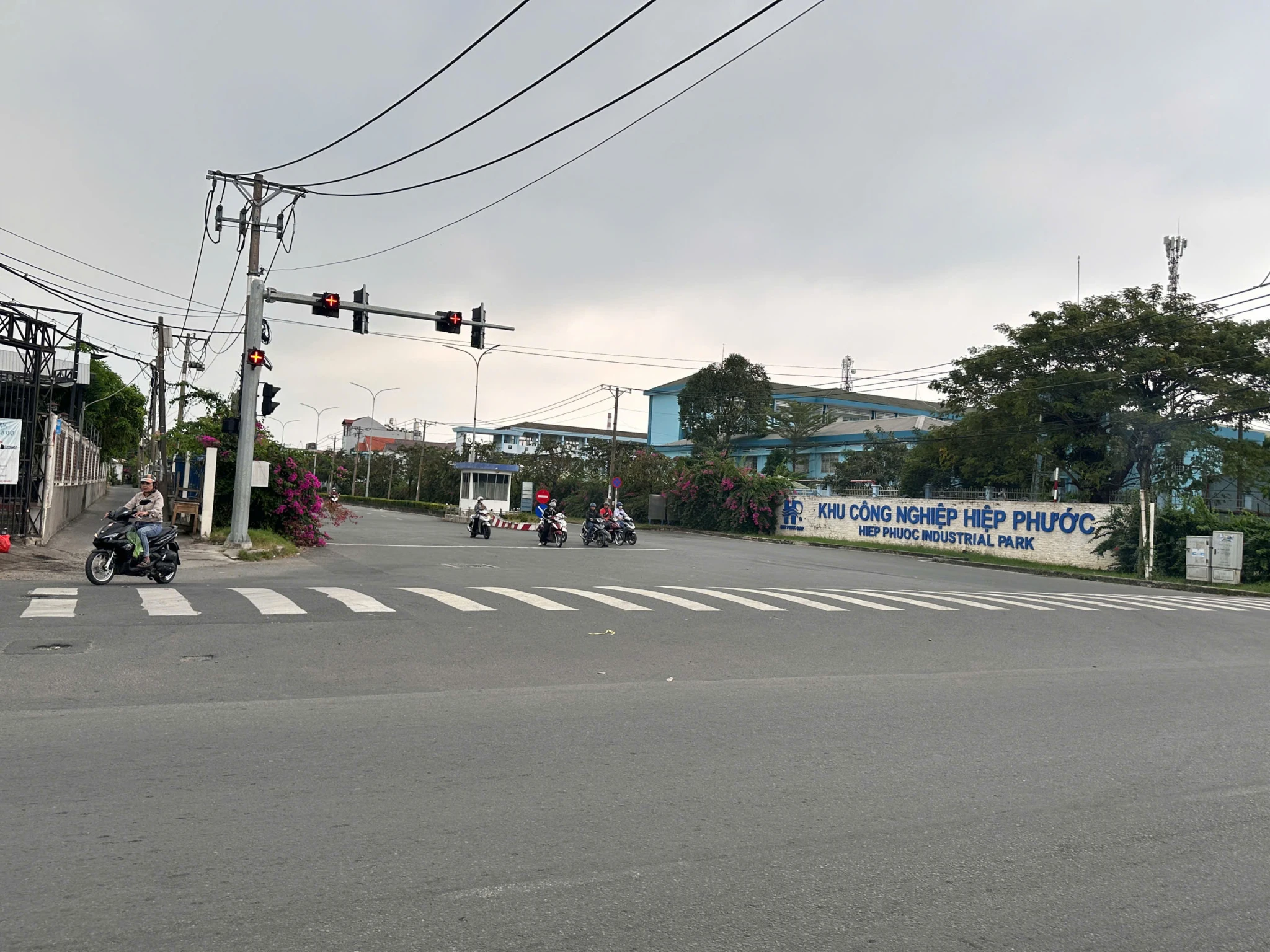 Cần bán đất ngang 7, SHR, KDC đầy đủ tiện ích, trường học, giá 1,9 tỷ, có dòng tiền cho thu