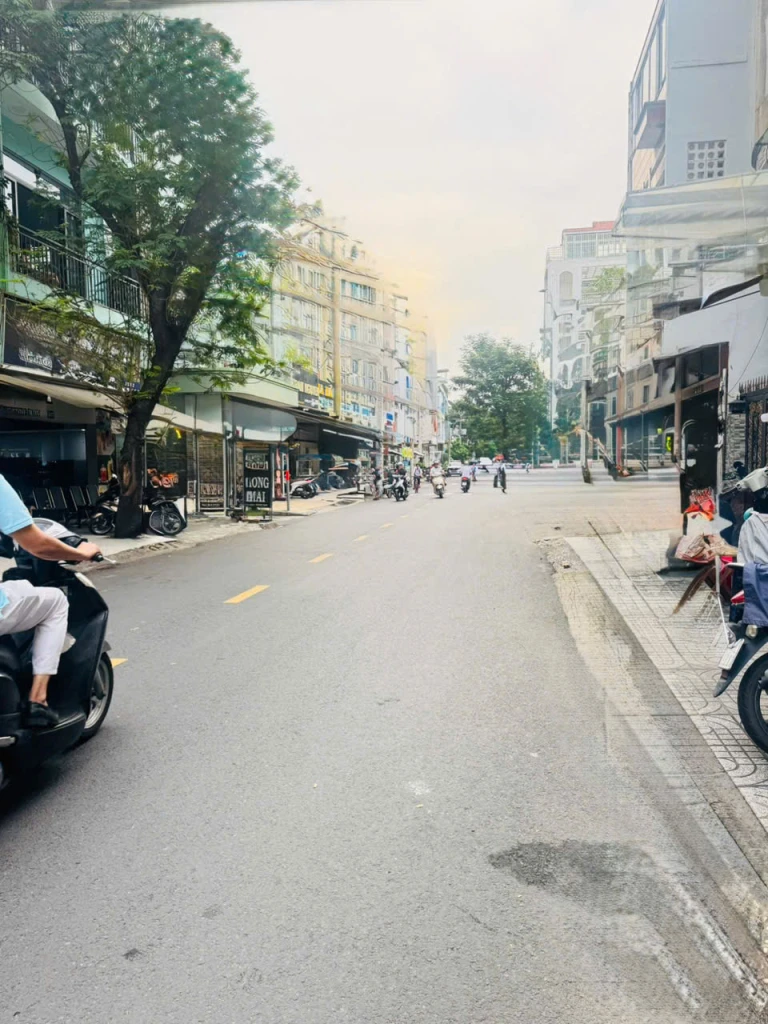 NHÀ ĐẸP TRUNG TÂM Q10 – HÒA HẢO – NGUYỄN TRI PHƯƠNG – 5 TẦNG – GIÁ 8.6 TỶ.








.