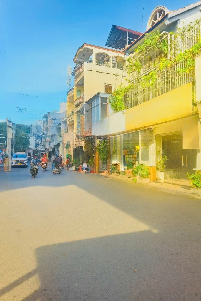 Bán Nhà mặt tiền đường lớn – Ngang rộng - Lạc Long Quân, P9 Tân Bình - GIá 7.49 tỷ. 

.