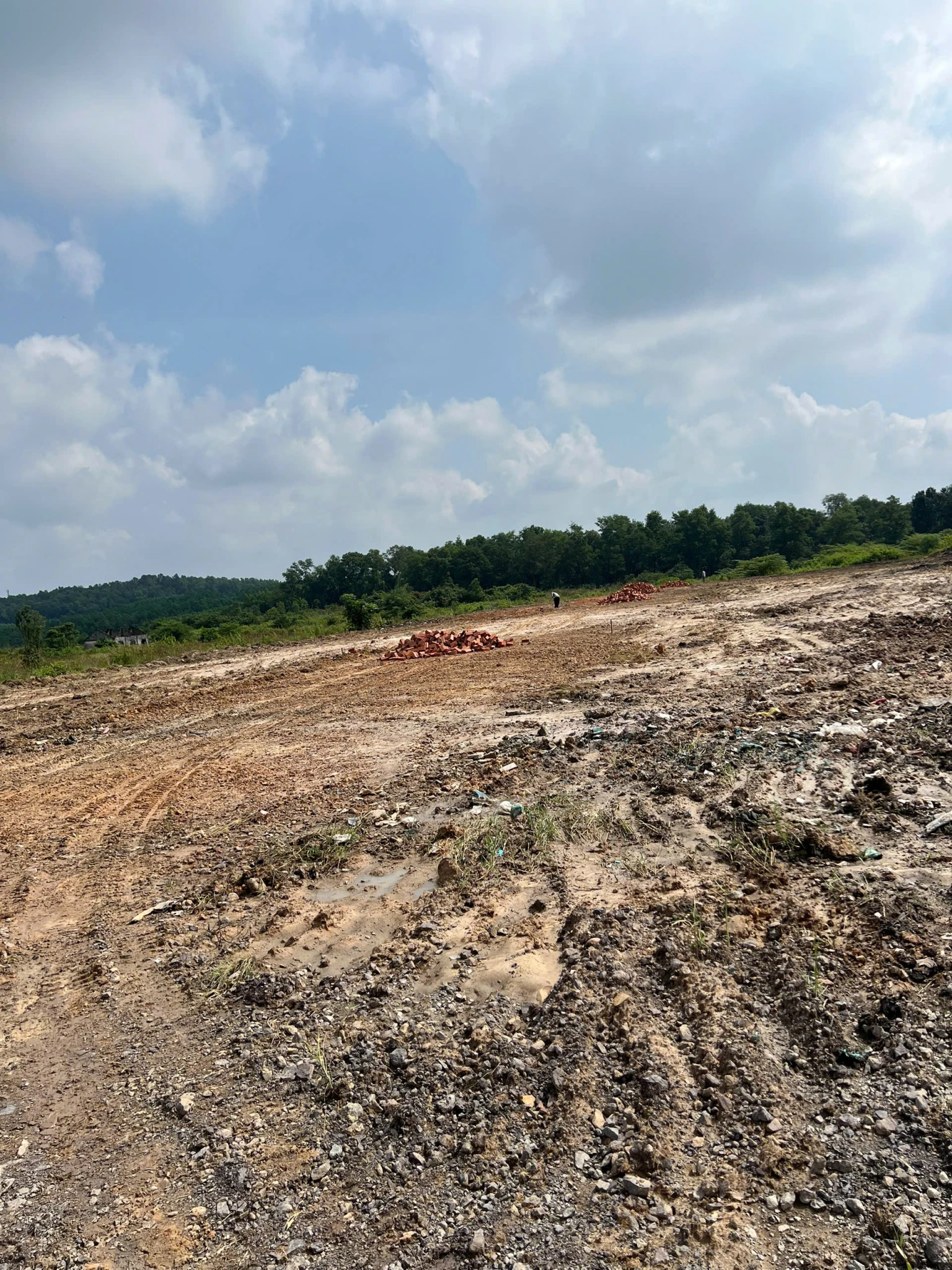 🏡 CẦN BÁN NHANH – ĐẤT MẶT TIỀN ĐẸP 📜 Sổ hồng riêng – Full thổ cư – Pháp lý sạch  Vị trí đẹp, thuận tiện kinh doanh hoặc xây nhà ở. Giá tốt cho khách thiện chí chốt nhanh.