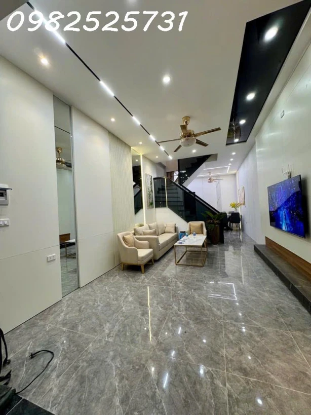 Bán nhà Hoàng Văn Thái - Ô tô vào nhà - 15,9 tỷ 45m2 5 tầng - sổ đỏ nở hậu