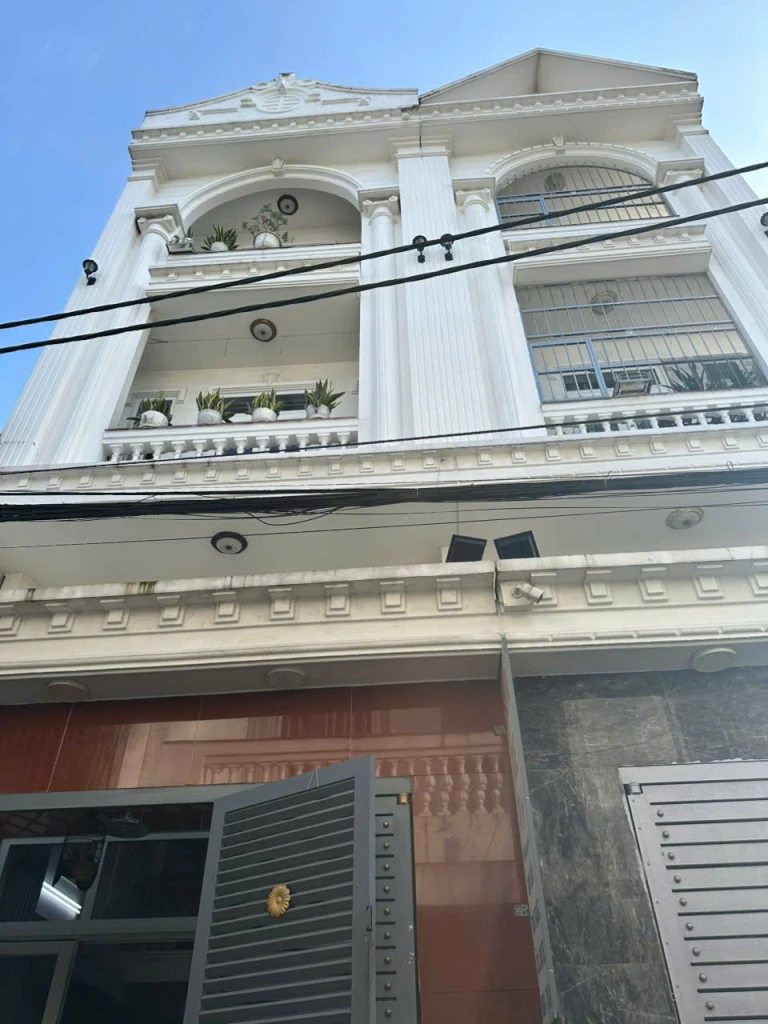 Bán nhà hẻm 6m Hiệp Thành 26 Quận 12, xe hơi đậu cửa, nhà đẹp hiện đại