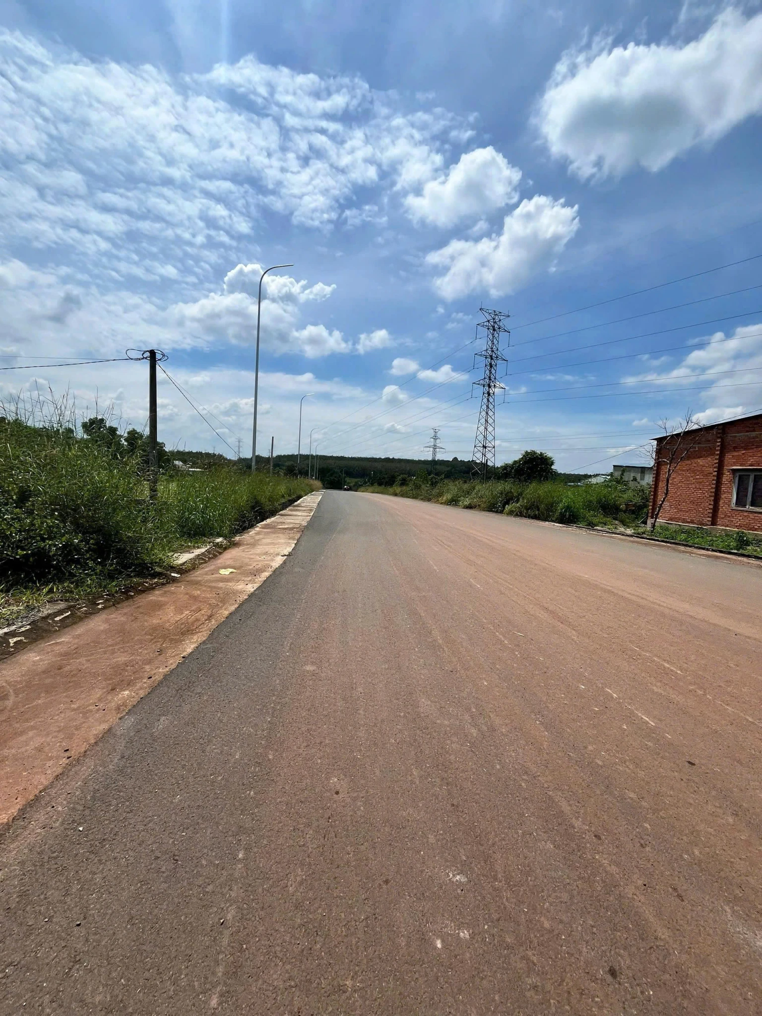 BÁN XƯỞNG CÔNG TY THÍCH HỢP NHÀ ĐẦU TƯ CHUYÊN XÂY DỰNG  NHÀ XƯỞNG CHO THUÊ-VỊ TRÍ GIÁP RANH KCN MINH HƯNG HÀN QUỐC - BÌNH PHƯỚC.