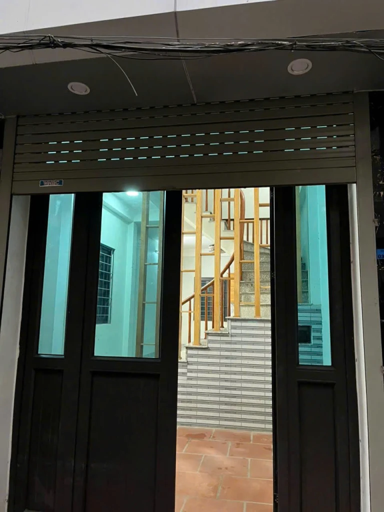 CHO THUÊ NHÀ NGUYÊN CĂN 4 TẦNG -MỚI TINH - Ô TÔ ĐỖ CỬA , GIÁ TỐT TẠI BẮC TỪ LIÊM, HÀ NỘI