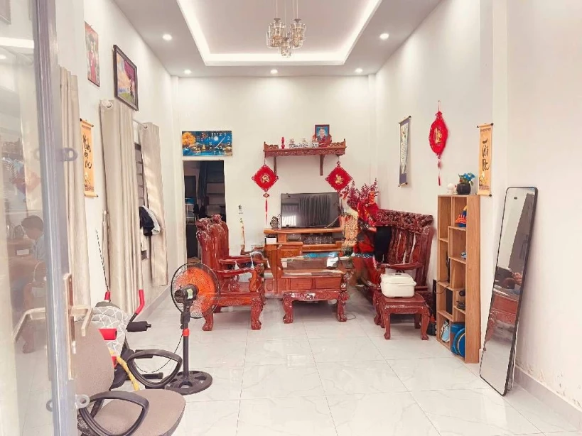 Bán nhà Tăng Nhơn Phú B,  Quận 9 , 63m2  , ngang 5m Giá chỉ  4 Tỷ 750  TL