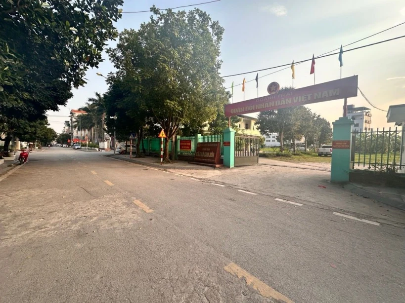 Bán nhà TDC Thượng Thanh 40m x 4T vỉa hè kinh doanh view thoáng nhỉnh 12 tỷ còn tl.