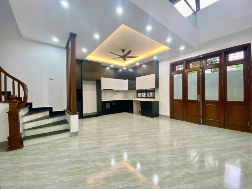 Duy nhất 1 căn ! Giá đầu tư chỉ hơn 9 tỷ, Bán nhà 60m x 3T Ngọc Lâm thông Hồng Tiến. LH 0936123469