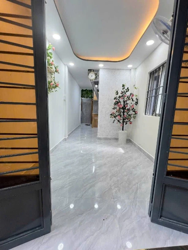 BÁN NHÀ ĐẸP TẠ QUANG BỬU P2 Q8 - HẺM BA GÁC - 3 TẦNG 4PN 2WC - SÁT PARCMALL - NHỈNH 2 TỶ.