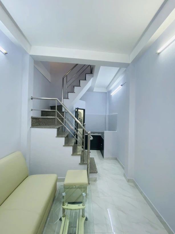 TRUNG TÂM QUẬN 10 SÁT QUẬN 1 VỊ TRÍ VÀNG - 3 TẦNG NHỈNH 2 TỶ - NGAY VẠN HẠNH MALL