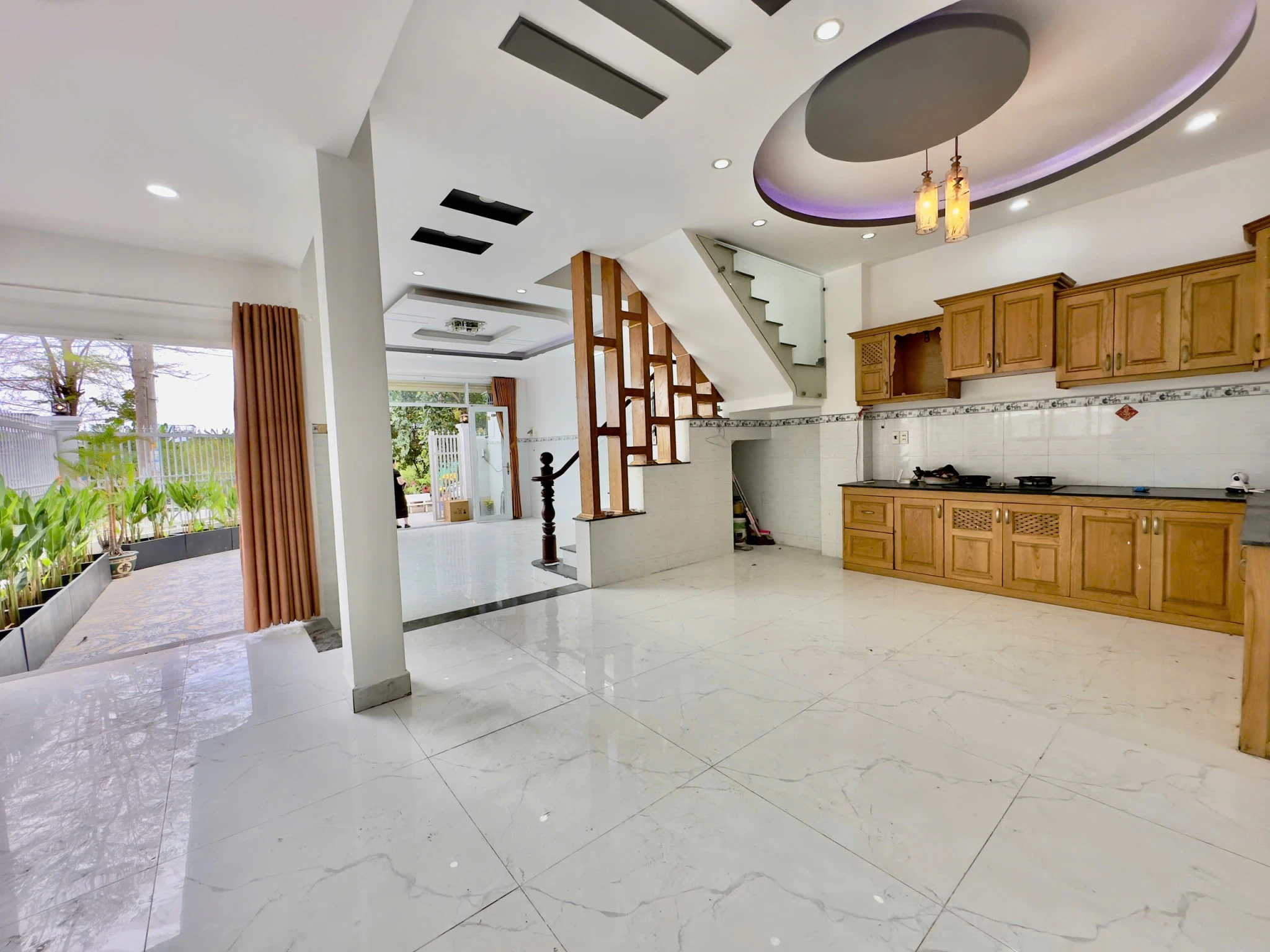 NHÀ 4 TẦNG GÓC 2 MẶT TIỀN 6,8x14m – TRUNG TÂM NHÀ BÈ