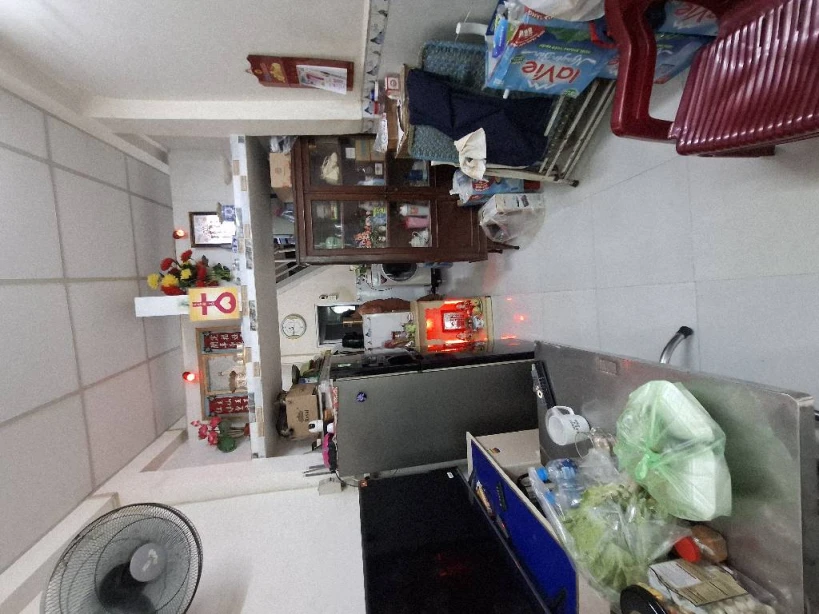 Kết cấu: Số tầng: 2 (gồm 1 trệt, lầu,…) đúc chắc chắn, có PN, 2WC khách mua về vào ở ngay.