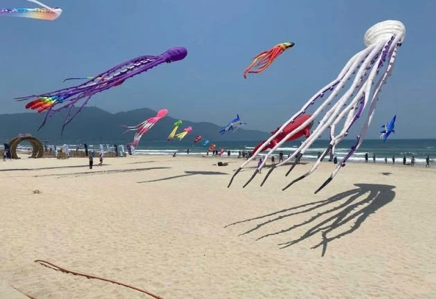 CHUYỂN NHƯỢNG TÒA CĂN HỘ 5 TẦNG CÓ HỒ BƠI, THANG MÁY, GÓC 3 MẶT TIỀN