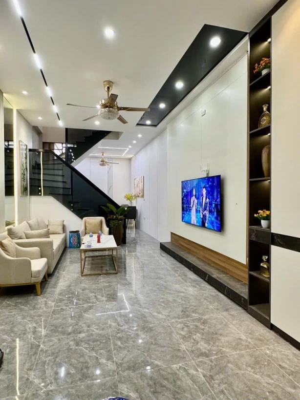 Bán nhà Hoàng Văn Thái  mới cứng– 47m² – Ô tô vào nhà –  5T 6PN – 14.9 tỷ