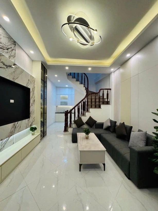 Bán nhà Hoàng Mai- đẹp đón tết- 33m 5 tầng 8.4 tỷ- full nội thất