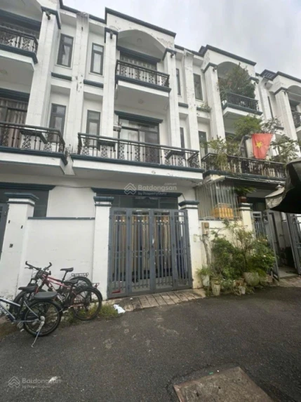 NHÀ 3 TẦNG - SIÊU ĐẸP - ĐƯỜNG RỘNG RÃI Ô TÔ NGỦ TRONG SÂN -GÍA CHỈ 5.75 TỶ