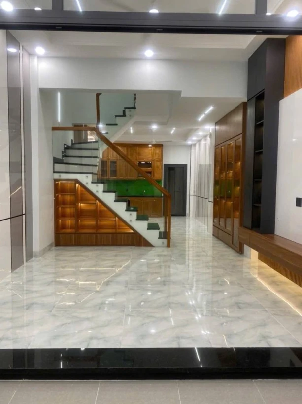 Nhà mặt tiền đẹp ở ngay đường số ,4 tầng 75m,oto ngủ trong nhà,đường trước nhà 8m,gần Bv Lê Văn Thịnh,10,8ty